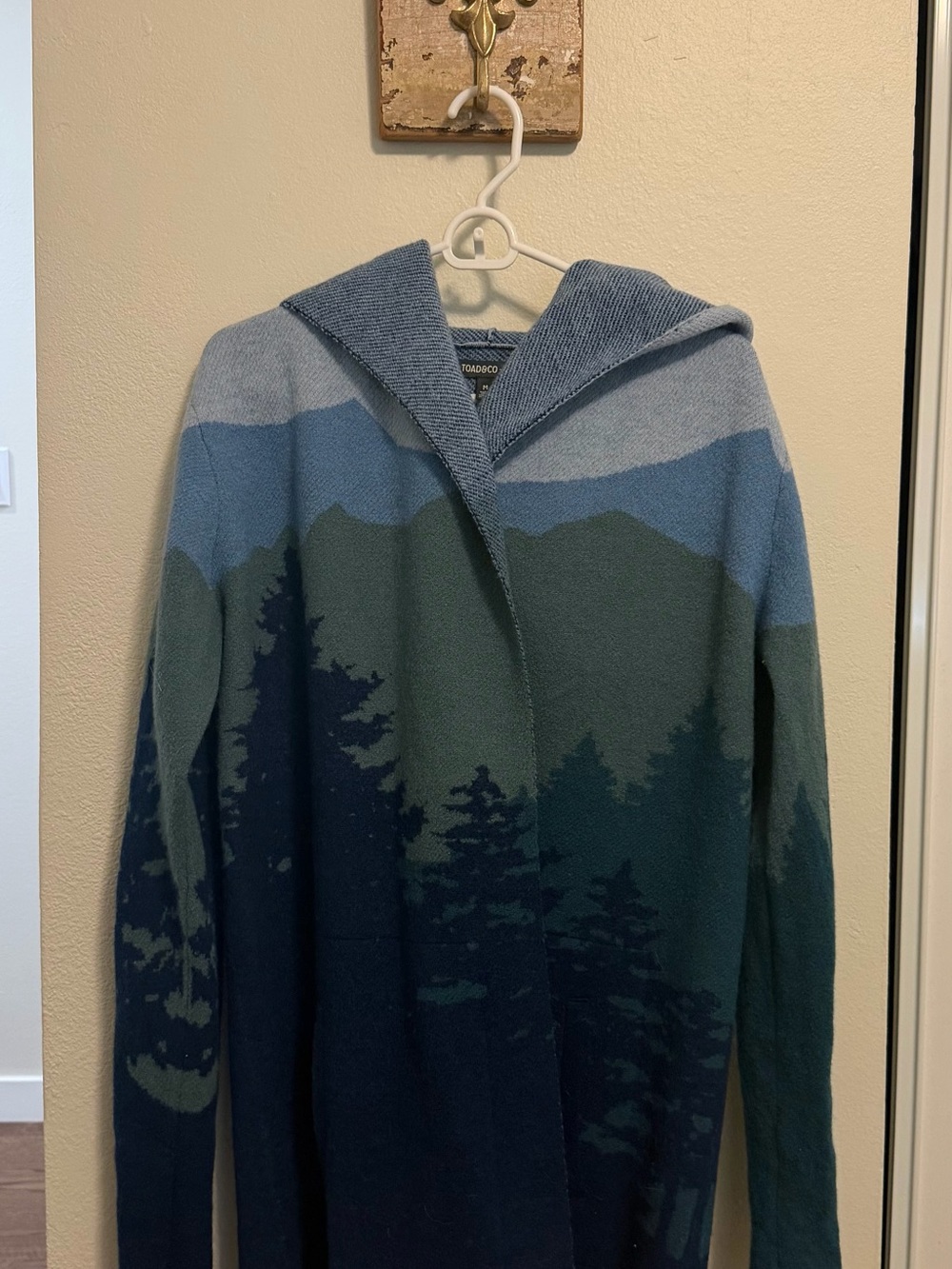 Merino Heartfelt Hoodie - Atlantic Treeline Scenic